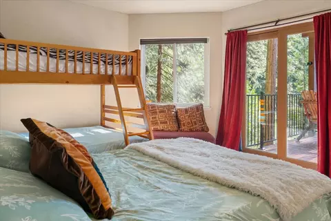 Bedroom - 2434 Dardanelle Vis, Dorrington, CA 95223 photo 5 of 6
