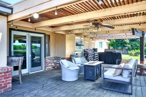 Exterior - 231 S Austin Rd, Manteca, CA 95336 photo 10 of 11