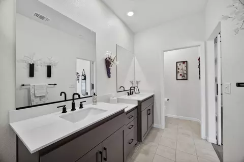 Bath - 1452 Carson River Loop, Lincoln, CA 95648 photo 5 of 6