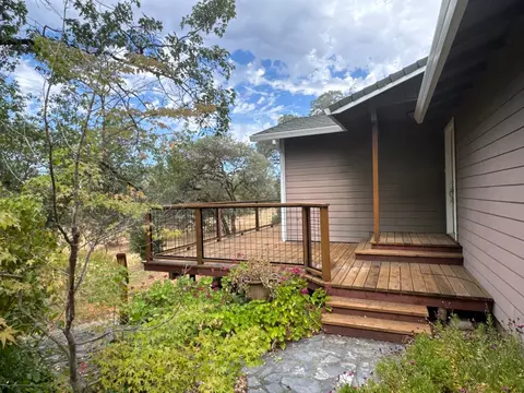 1063 Skyline Dr, Auburn, CA 95602