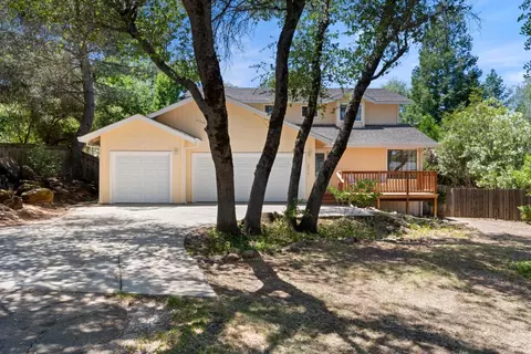 2816 Hillcrest Dr, Cameron Park, CA 95682