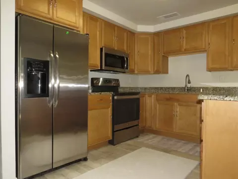 Kitchen - 19245 Geisendorfer Rd, Applegate, CA 95703 photo 2 of 6