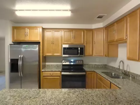 Kitchen - 19245 Geisendorfer Rd, Applegate, CA 95703 photo 4 of 6