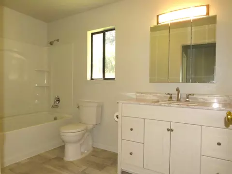 Bath - 19245 Geisendorfer Rd, Applegate, CA 95703 photo 1 of 6