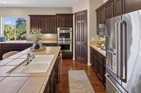 Kitchen - 5730 Morningside Ct, Rocklin, CA 95677 photo 5 of 7