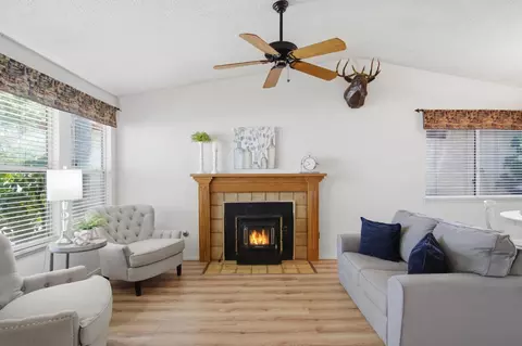 Living - 832 Pennington Pl, Modesto, CA 95356 photo 2 of 3