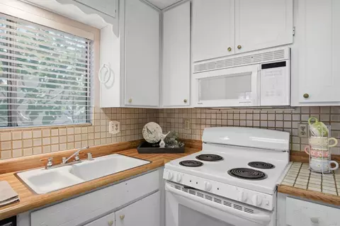 Kitchen - 832 Pennington Pl, Modesto, CA 95356 photo 3 of 3