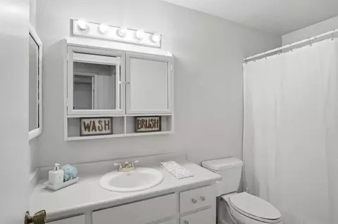 Bath - 832 Pennington Pl, Modesto, CA 95356 photo 1 of 2