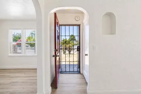 912 Turner St, Modesto, CA 95351 photo 2