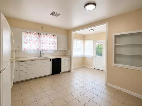 Kitchen - 1149 Laurel St, Gridley, CA 95948 photo 2 of 3