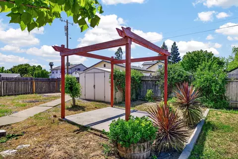 Exterior - 1149 Laurel St, Gridley, CA 95948 photo 7 of 8