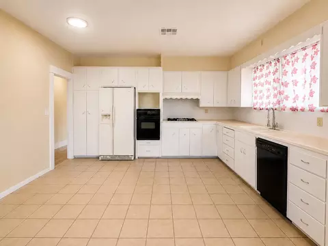 Kitchen - 1149 Laurel St, Gridley, CA 95948 photo 3 of 3