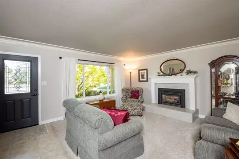 631 Baker Dr, Ripon, CA 95366 photo 3