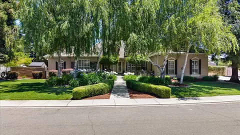 9900 Country Oak Ct, Oakdale, CA 95361