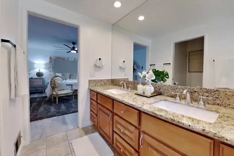 Bath - 909 Newcastle Ct, Modesto, CA 95355 photo 9 of 11