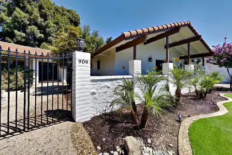 Exterior - 909 Newcastle Ct, Modesto, CA 95355 photo 29 of 33