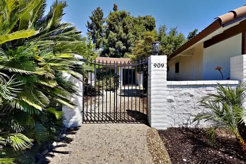 Exterior - 909 Newcastle Ct, Modesto, CA 95355 photo 30 of 33