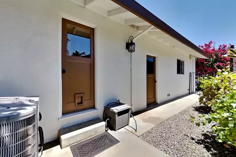 Exterior - 909 Newcastle Ct, Modesto, CA 95355 photo 7 of 33