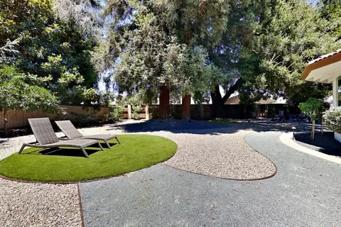 Exterior - 909 Newcastle Ct, Modesto, CA 95355 photo 3 of 33