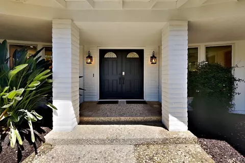 Entry Way - 909 Newcastle Ct, Modesto, CA 95355 photo 9 of 11