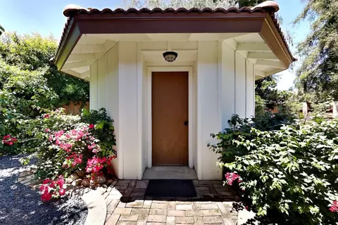 Exterior - 909 Newcastle Ct, Modesto, CA 95355 photo 8 of 33