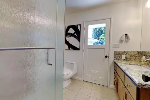 Bath - 909 Newcastle Ct, Modesto, CA 95355 photo 3 of 11