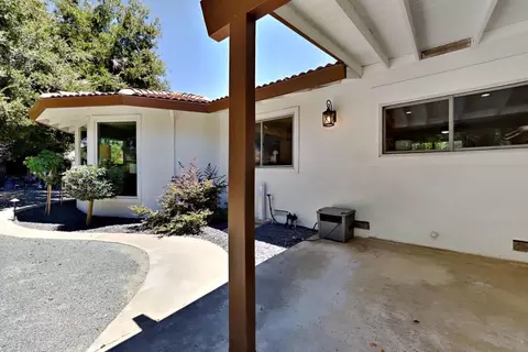 Exterior - 909 Newcastle Ct, Modesto, CA 95355 photo 10 of 33