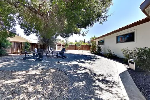 Exterior - 909 Newcastle Ct, Modesto, CA 95355 photo 16 of 33