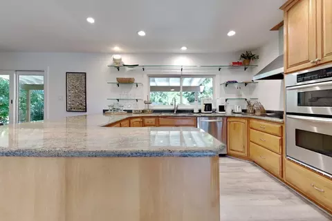 Kitchen - 909 Newcastle Ct, Modesto, CA 95355 photo 5 of 12