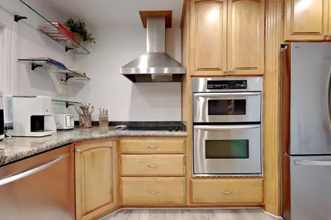 Kitchen - 909 Newcastle Ct, Modesto, CA 95355 photo 6 of 12