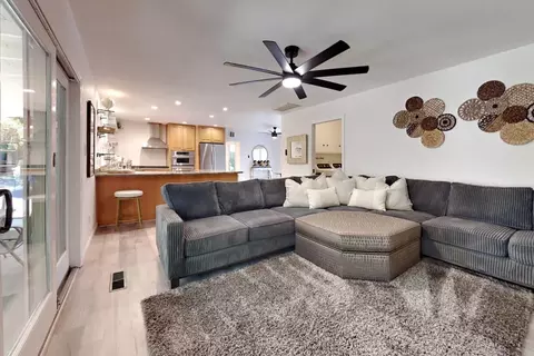 Living - 909 Newcastle Ct, Modesto, CA 95355 photo 10 of 10