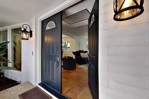 Entry Way - 909 Newcastle Ct, Modesto, CA 95355 photo 11 of 11