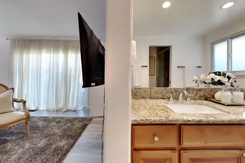 Bath - 909 Newcastle Ct, Modesto, CA 95355 photo 8 of 11