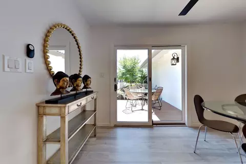 Entry Way - 909 Newcastle Ct, Modesto, CA 95355 photo 2 of 11