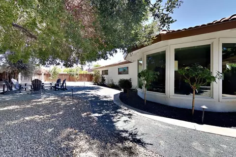 Exterior - 909 Newcastle Ct, Modesto, CA 95355 photo 14 of 33