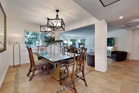 Dining - 909 Newcastle Ct, Modesto, CA 95355 photo 2 of 6