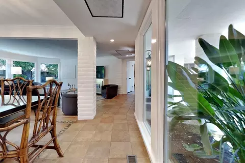Entry Way - 909 Newcastle Ct, Modesto, CA 95355 photo 1 of 11