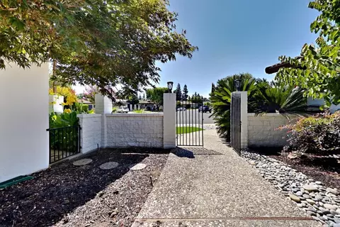 Exterior - 909 Newcastle Ct, Modesto, CA 95355 photo 31 of 33