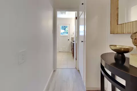 Entry Way - 909 Newcastle Ct, Modesto, CA 95355 photo 4 of 11