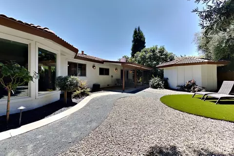 Exterior - 909 Newcastle Ct, Modesto, CA 95355 photo 12 of 33