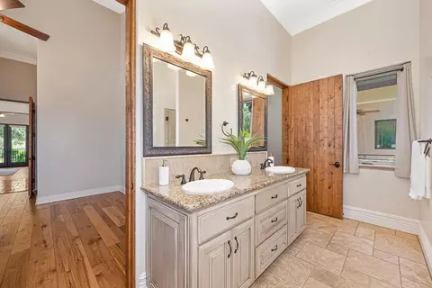 Bath - 4580 Lake Forest Dr, Loomis, CA 95650 photo 4 of 6
