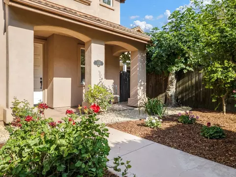 2031 Catalina Dr, Davis, CA 95616 photo 2