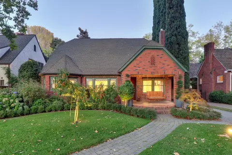 725 33rd St, Sacramento, CA 95816