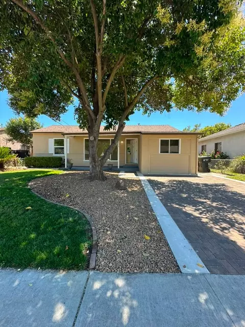 1500 London St, Sacramento, CA 95822