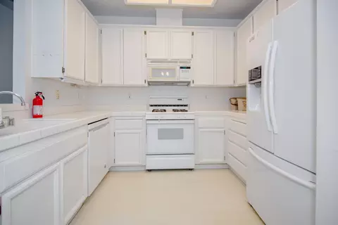 Kitchen - 1045 Greene Ter, Davis, CA 95618 photo 3 of 4