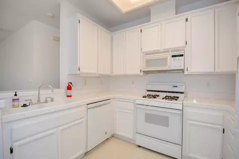 Kitchen - 1045 Greene Ter, Davis, CA 95618 photo 2 of 4