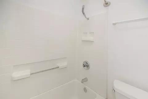 Bath - 1045 Greene Ter, Davis, CA 95618 photo 4 of 8