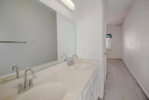 Bath - 1045 Greene Ter, Davis, CA 95618 photo 5 of 8