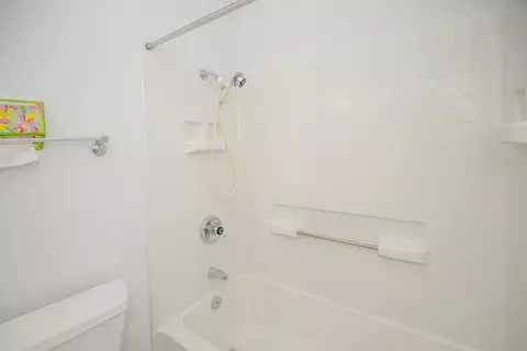 Bath - 1045 Greene Ter, Davis, CA 95618 photo 8 of 8