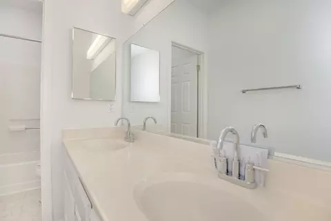 Bath - 1045 Greene Ter, Davis, CA 95618 photo 2 of 8
